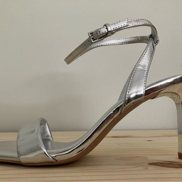 Stradivarius sling back heeled sandals in silver US8 - Picture 6 of 6